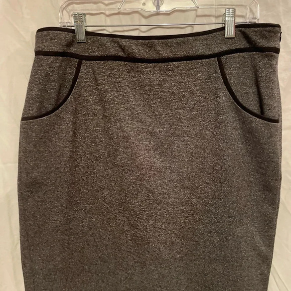 The limited gray skirt size 14 - Picture 1 of 3